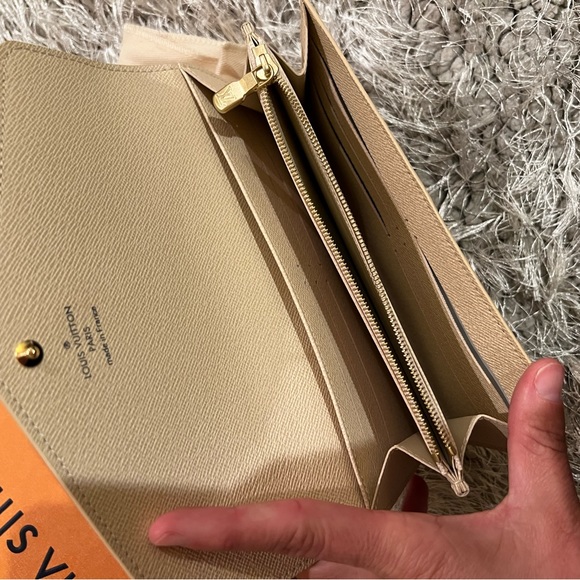 LOUIS VUITTON AZUR DAMIER SARAH WALLET LONG - Picture 6 of 11